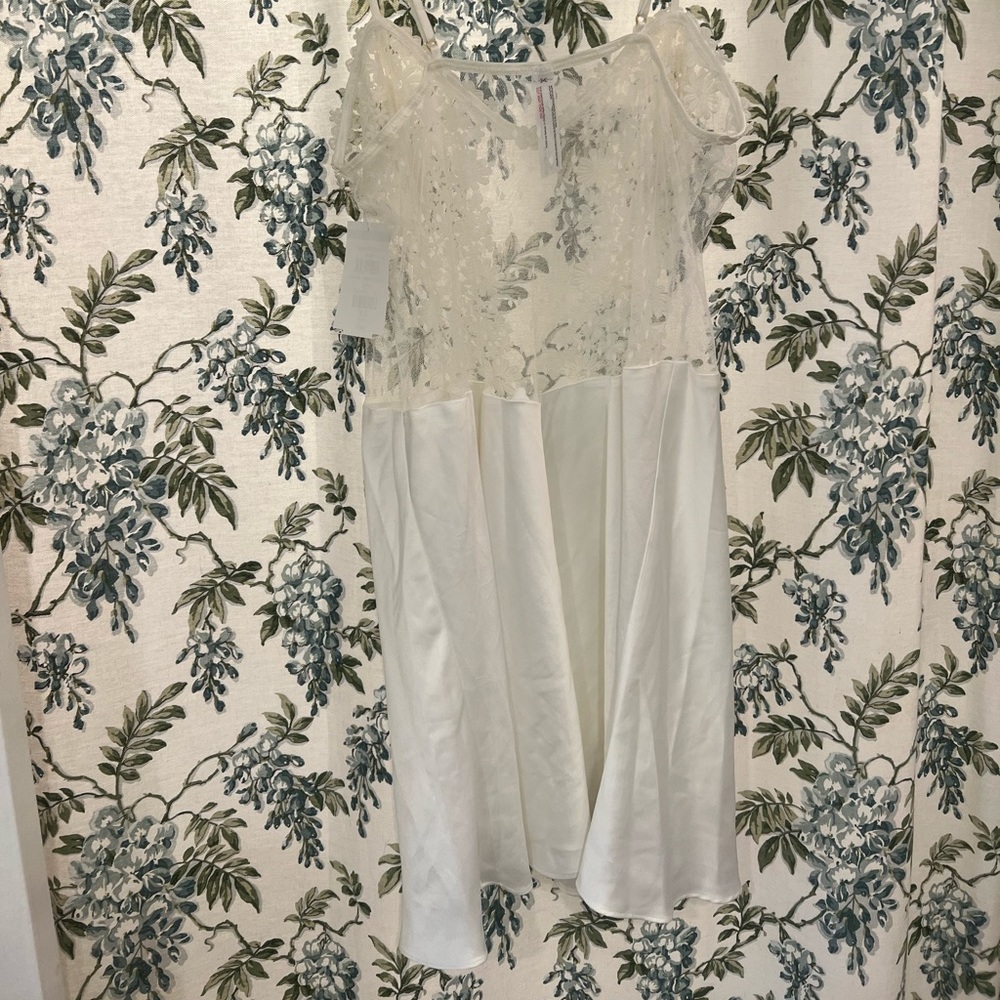 NWT Flora Nikrooz Showstopper Chemise